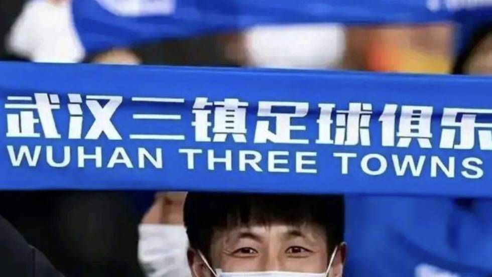 第32分钟，厄德高右路外脚背直塞萨卡禁区倒三角门前马丁内利推射打高了。